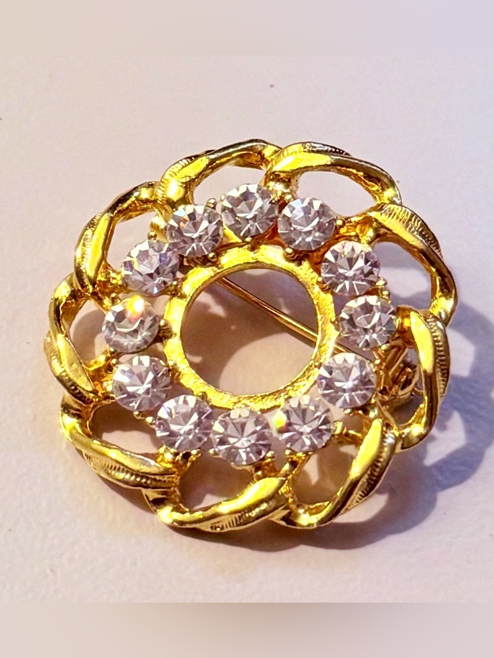 Vintage Gold Tone Rhinestone Circle Wreath Brooch Pendant Convertible Scarf Clip